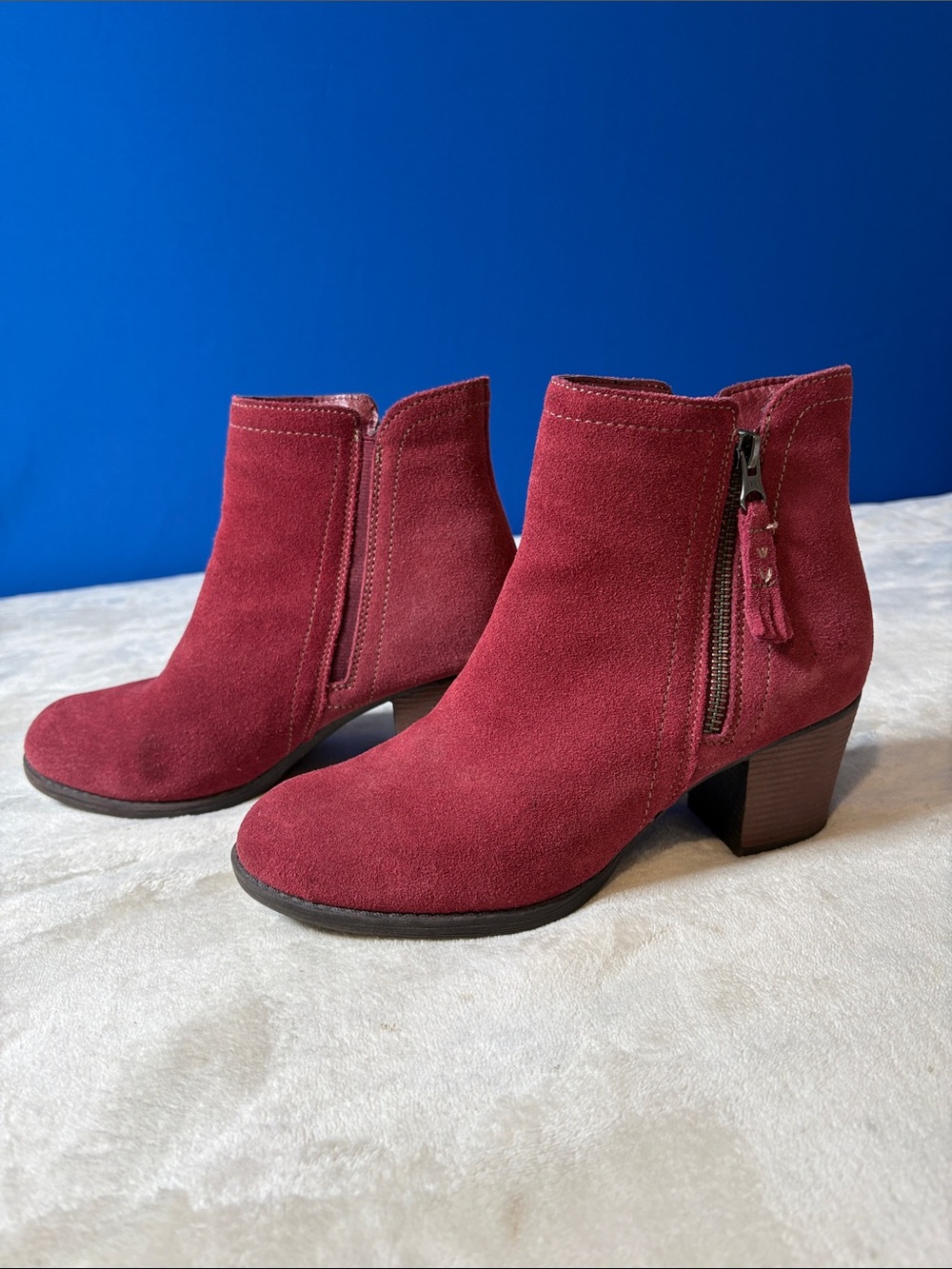 Women's Skecher Taxi-Accolade Suede Leather Ankle Bootie Burgundy Size 7 EUC!
